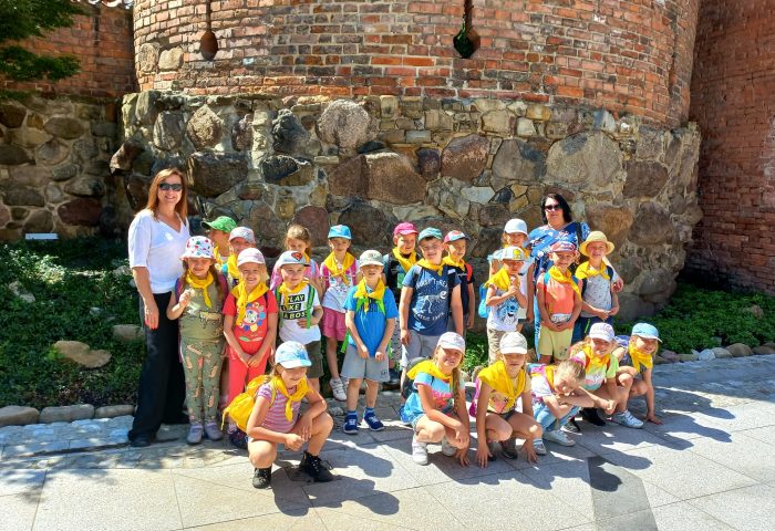 Grupa IV - Dzieci przy średniowiecznych murach Tarnowa