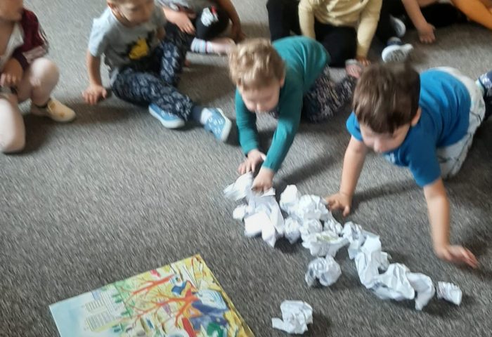 Grupa I - Dzieci uczą się o segregacji śmieci