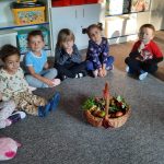 Grupa I - Dzieci w kółku z darami jesieni