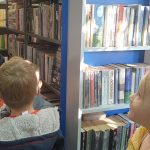 Grupa II - Dzieci zwiedzają bibliotekę