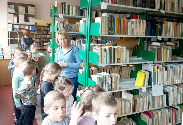 Grupa IV - Dzieci w Bibliotece Szkolnej