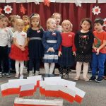 Grupa II - Dzieci śpiewają patriotyczne piosenki