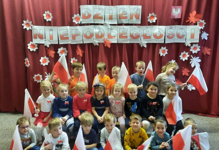 Grupa II - Dzieci z flagami Polski