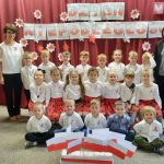 Grupa III - Dzieci z flagami Polski