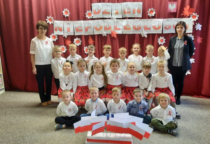 Grupa III - Dzieci z flagami Polski