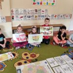 Grupa IV - Dzieci z ilustracjami symboli narodowych