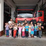 Grupa IV - Dzieci podczas wizyty w Straży Pożarnej