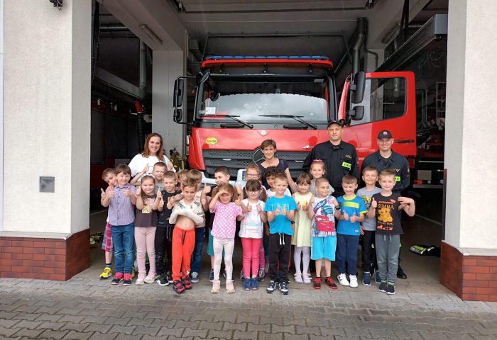 Grupa IV - Dzieci podczas wizyty w Straży Pożarnej