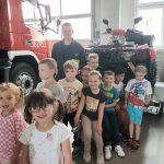 Grupa IV - Dzieci przy samochodach strażackich