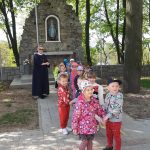 Grupa I - Dzieci na spacerze z siostrą zakonną