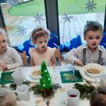 Grupa II - Dzieci przy świątecznym stole
