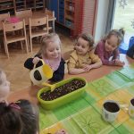 Grupa II - Dzieci sieją nasiona