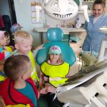 Grupa IV - Dziewczynka na fotelu dentystycznym